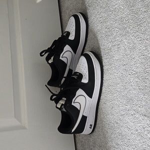 Mens nike air force 1's black and white size 9
